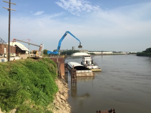 Machinery lifting cover off barge at the Port of Kansas City
